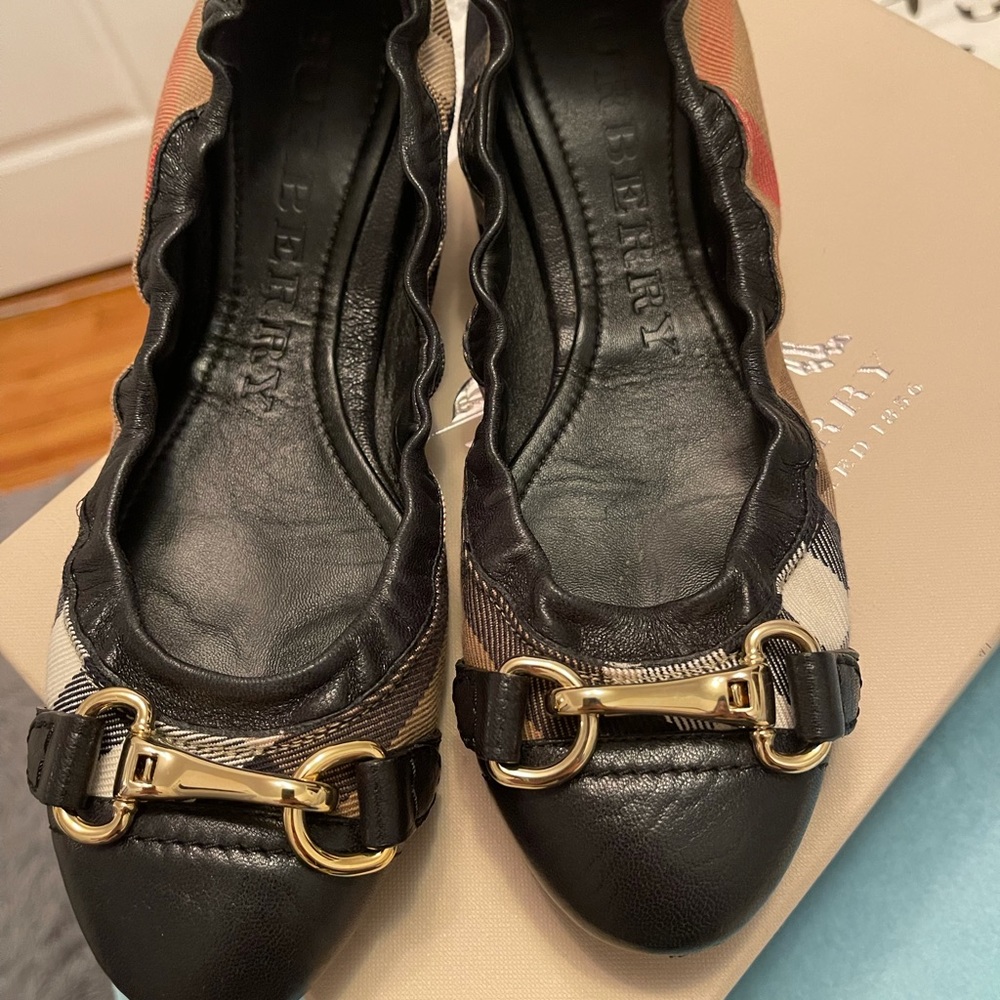 Burberry flats
